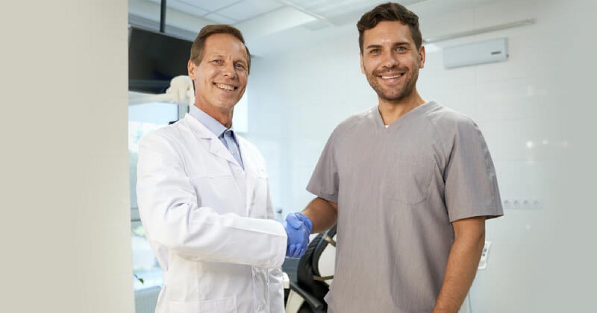 Image dentist responding to reviews